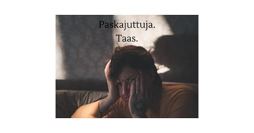 Kuvassa nainen, joka pöhköilee ilmeensä kanssa.